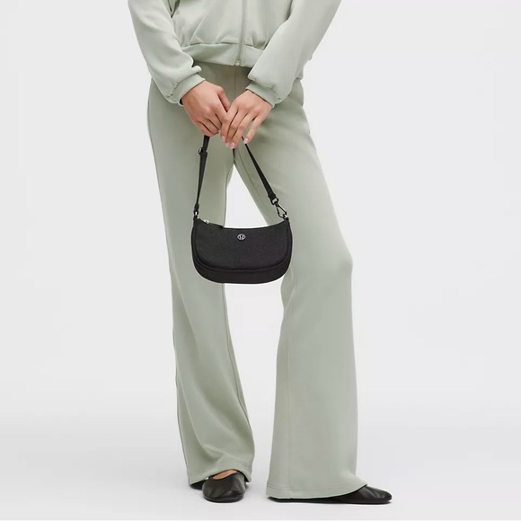 lululemon shoulder Bag - Picture 2 of 5